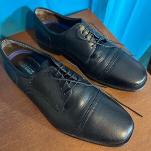 Men’s black leather Florsheim.   Used.  Good condition.  Wide width